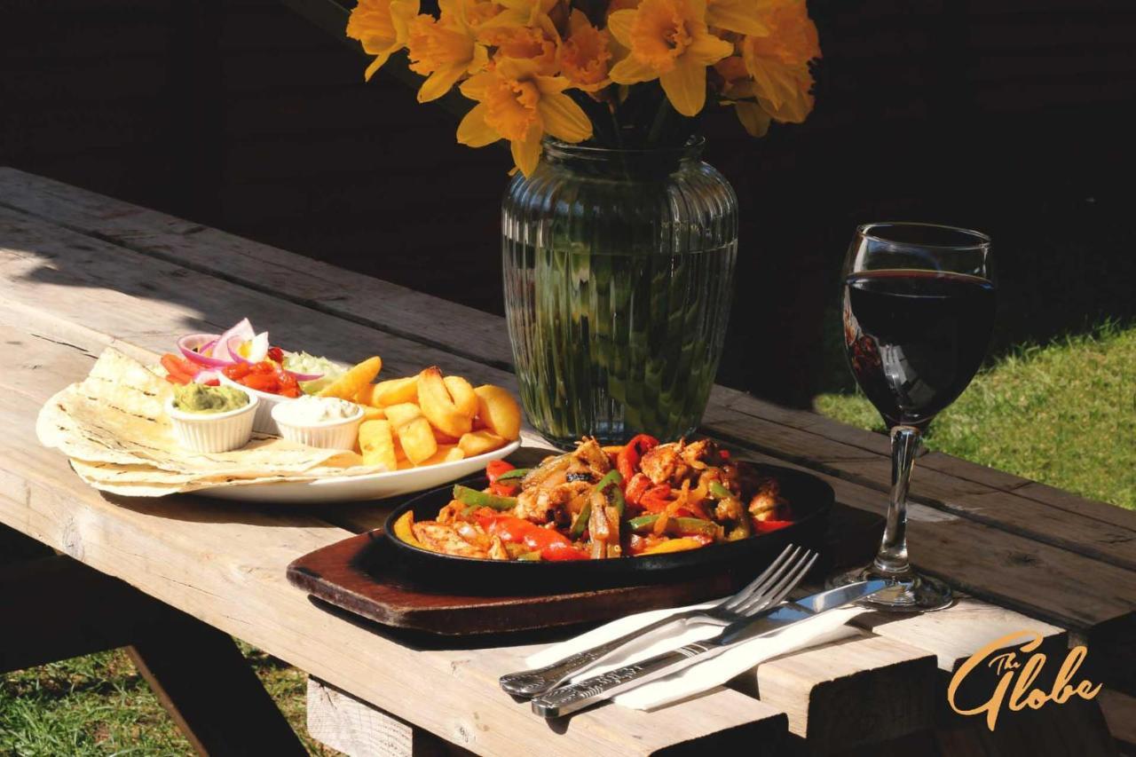 The Globe Inn Sampford Peverell Exterior foto